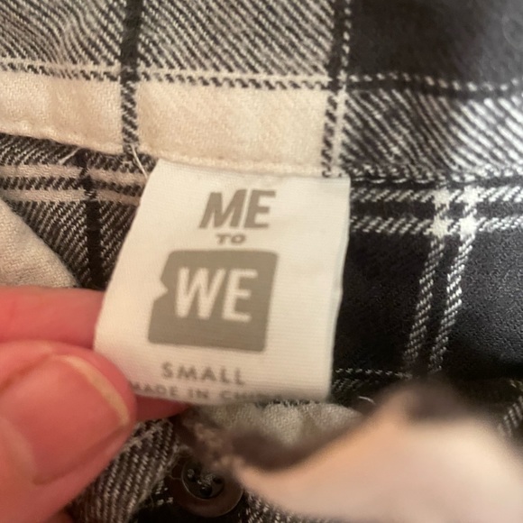 Used black and white women’s flannel. Size small brand me to we - Picture 9 of 14